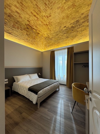 Comfort Double Room | Free minibar items, desk, soundproofing, free WiFi