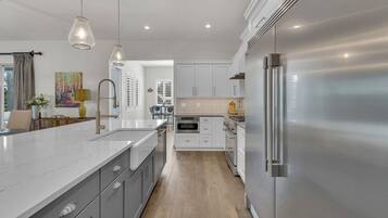 Nhà, nhiều giường (Pony Express 3) | Bếp riêng