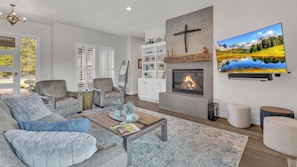 House, Multiple Beds (Pony Express 3) | Living area - Pony Express 3 (Bend)
