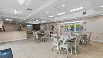 Condo, 1 giường cỡ queen và sofa giường (Oceanwalk 9-506) | Khu ăn uống