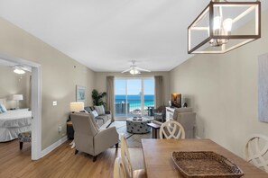 Condo, 1 cama King e sofá-cama (Ariel Dunes II 2103- Son-Sent Blessin) | Área de estar