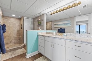 Apartment, Mehrere Betten (Seascape Towers 623) | Badezimmer | Handtücher, Seife, Toilettenpapier