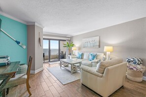 Appart'hôtel, plusieurs lits (Seascape Towers 623) | Coin séjour