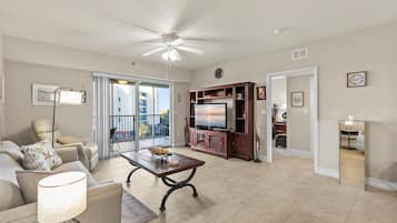 Apartment, Mehrere Betten (Oceanwalk 14-404) | Wohnbereich