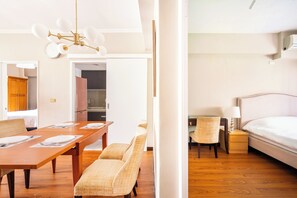 3 bedrooms, desk, iron/ironing board, travel crib - Comfortable and Stylish 3bed/2bath near Da'an Park (Taipei City)