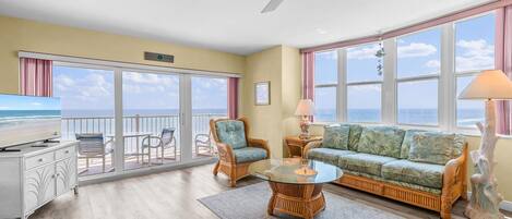 Huoneisto, 1 suuri parisänky ja vuodesohva (Ponce de Leon Towers 705) | Oleskelualue