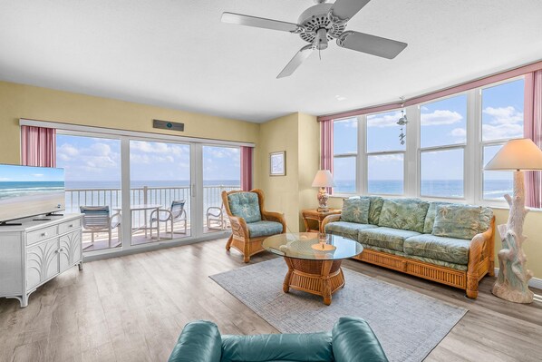 Living area - Ponce de Leon Towers 705 (New Smyrna Beach)