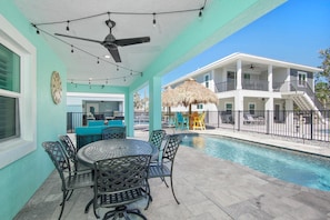 Outdoor dining - Reef of Paradise (Fort Myers Beach)