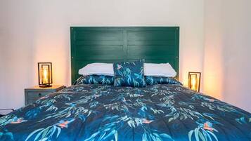 House | 1 bedroom, iron/ironing board, free WiFi, bed sheets