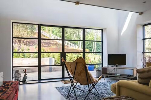 Aylesford-house-sleeps 2 & 1 Infant-parking-garden