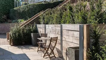 House | Outdoor dining
