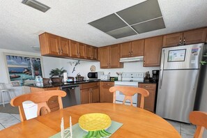 Condo, 1 King Bed with Sofa bed (Sea Club #12 - The Dancing Dolphin) | Private kitchen | Oven, toaster