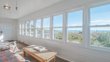 Studio (2 Bedrooms) | Tiện nghi, dịch vụ nơi lưu trú