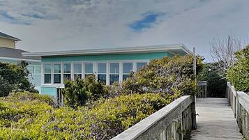 Studio (2 Bedrooms) | Property amenity