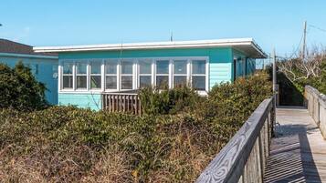 Studio (2 Bedrooms) | Property amenity