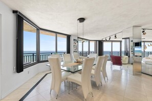 Lejlighed - flere senge (Sherwin Condominium 1801) | Spiseområde