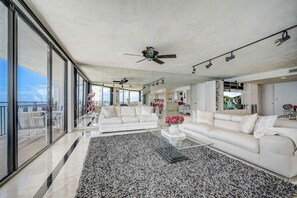 Condo, Multiple Beds (Sherwin Condominium 1801) | Interior
