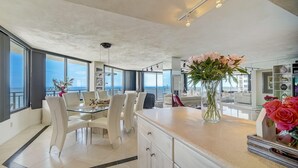 Leilighet, flere senger (Sherwin Condominium 1801) | Spiseområde