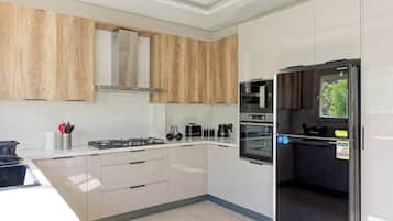 Kühlschrank, Kochgeschirr/Geschirr/Besteck