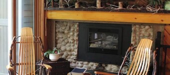  Maine lake view home with water access