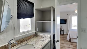 Studio (5 Bedrooms) | Property amenity