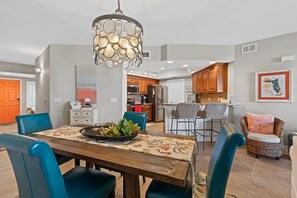 Dining - Oceanwalk 20-302 (New Smyrna Beach)
