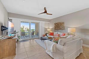 Condo, 2 Queen Beds (Oceanwalk 20-302) | Living area