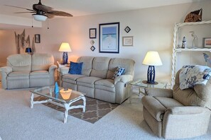 Condo, 2 Queen Beds (Sea Club #104 - Casa con Vista) | Living area