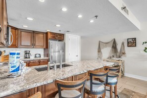 Private kitchen - Sea Club #104 - Casa con Vista (Indian Shores)