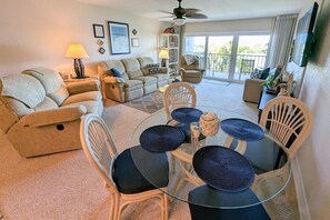Condo, 2 camas Queen (Sea Club #104 - Casa con Vista) | Área de estar