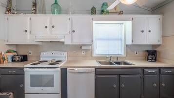 Studio (4 Bedrooms) | Property amenity