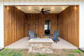 12 The Lambshead | Terrace/patio - Hereford Motel (Albany)