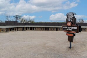 Front of property - Hereford Motel (Albany)