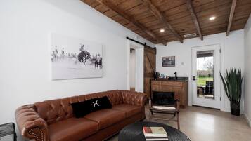 6 The Harlow | Living area