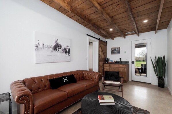 6 The Harlow | Living area - Hereford Motel (Albany)