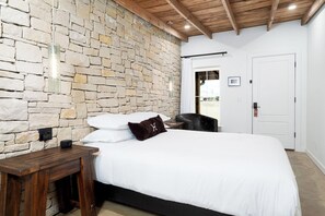 9 The Nail | Premium bedding, down comforters, individually decorated - Hereford Motel (Albany)