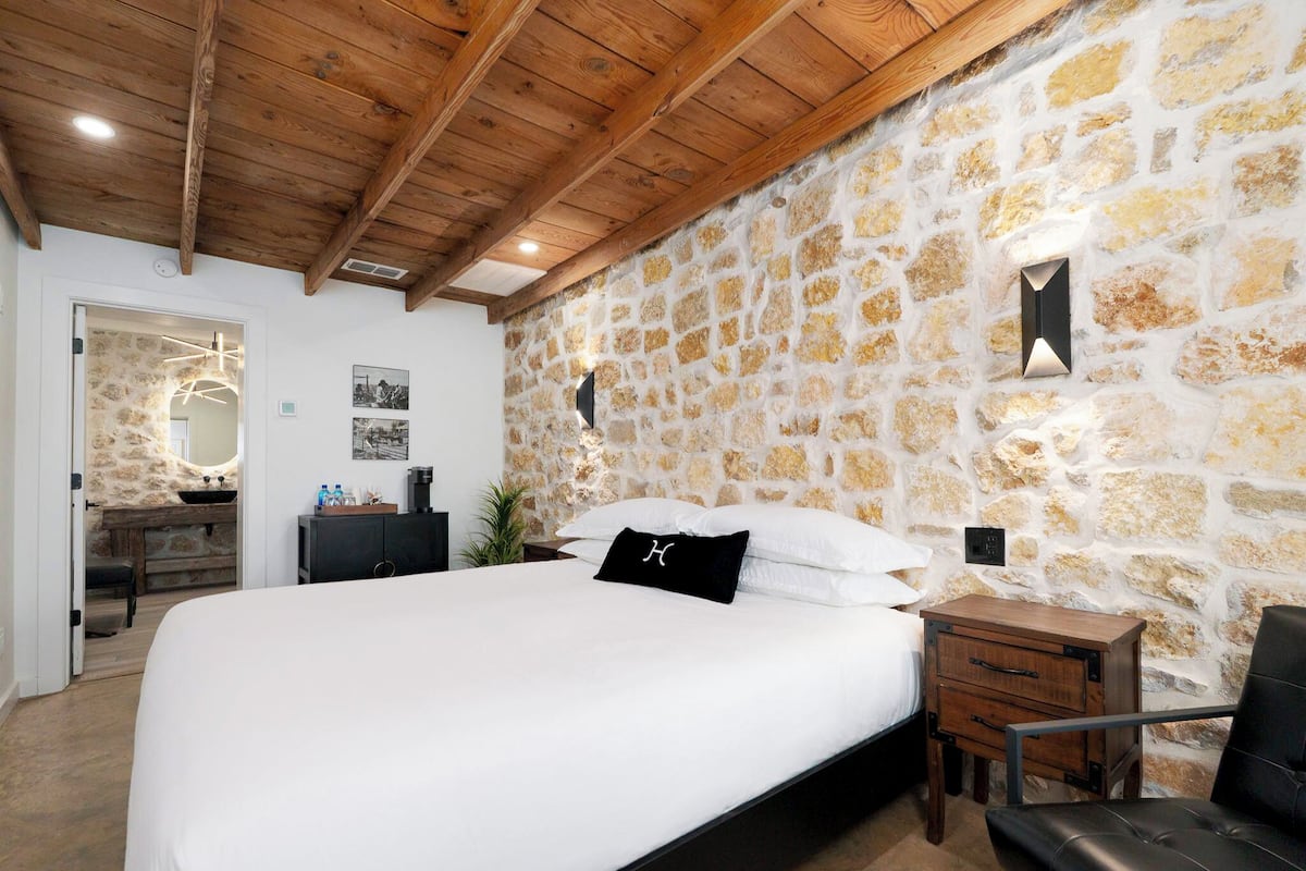 1 bedroom, premium bedding, down duvets, individually decorated