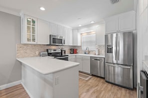 Condo, Multiple Beds (Colony Beach Club 248) | Private kitchen