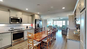 Studio (4 Bedrooms) | Property amenity