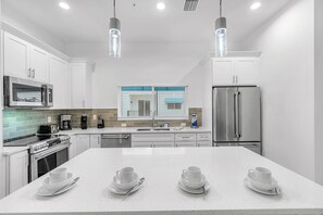 House, Multiple Beds (Azul Townhomes A1) | Private kitchen