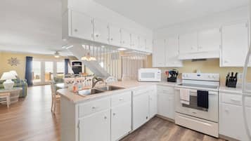 Studio (4 Bedrooms) | Property amenity