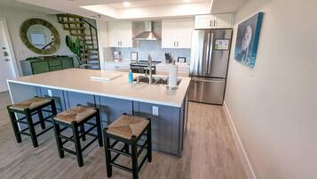 Condo, Multiple Beds (The Intercoastal #205 - Beachy Chic) | Private kitchen | Oven
