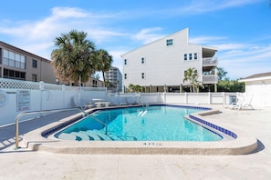 Condo, Plusieurs lits (The Intercoastal #205 - Beachy Chic) | Piscine | Piscine chauffée