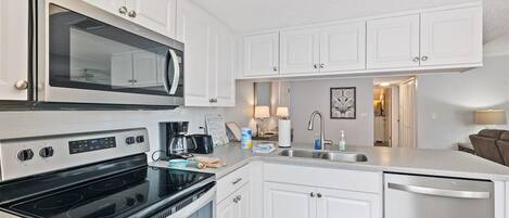Condo, Multiple Beds (Sea Club #20 - Salty Vibes) | Private kitchen | Oven, toaster
