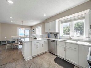 Studio (4 Bedrooms) | Property amenity