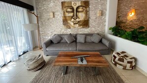 Apartment, Mehrere Betten (ATA06 - One of a Kind Private Pool Cl) | Wohnbereich