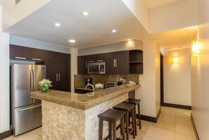 Apartamento, várias camas (ATA06 - One of a Kind Private Pool Cl) | Cozinha privada