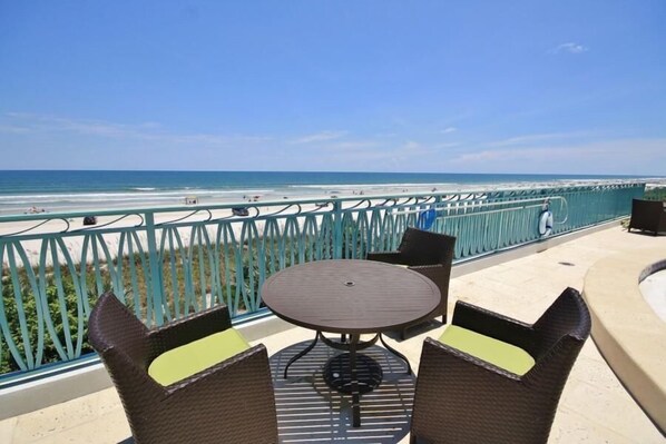 Condo, varias camas (The Wave 202) | Restaurante al aire libre