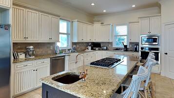 Studio (5 Bedrooms) | Property amenity