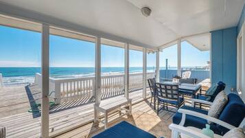 Studio (3 Bedrooms) | Property amenity
